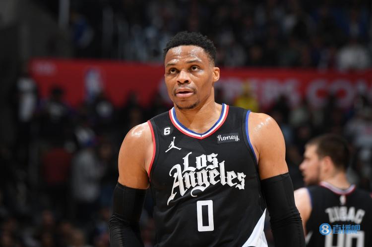 湖人现任中锋海斯：何止速度快得不像中锋，篮板也不像中锋！